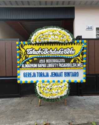 Papan Bunga Duka di Atu Lintang